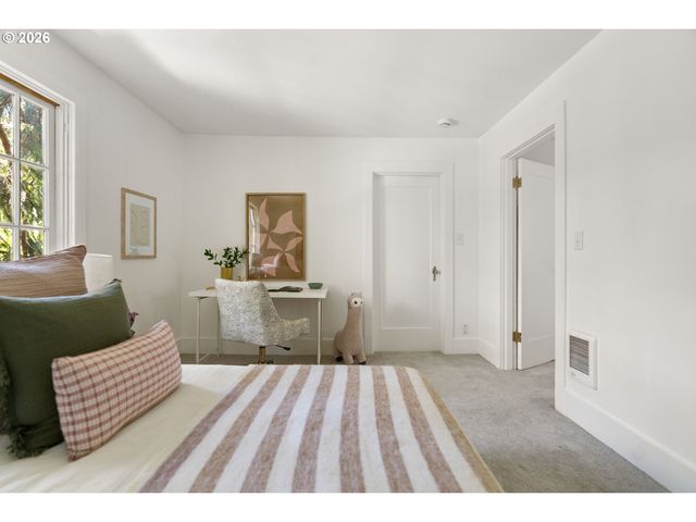 6216 Se REED COLLEGE Pl, Portland, OR 97202