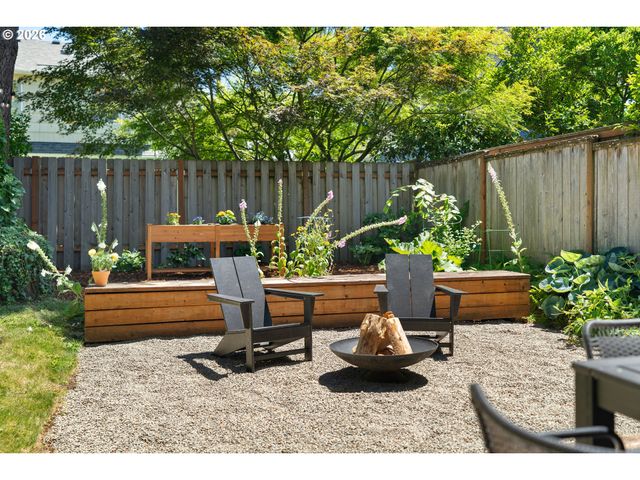 6216 Se REED COLLEGE Pl, Portland, OR 97202