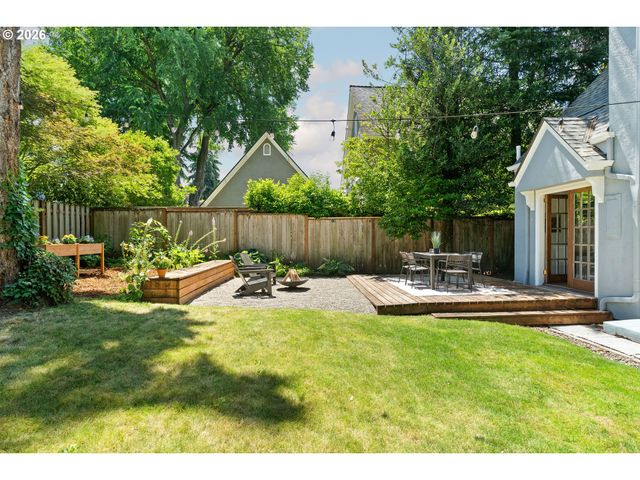 6216 Se REED COLLEGE Pl, Portland, OR 97202