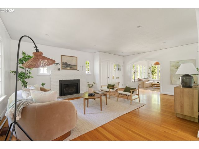 6216 Se REED COLLEGE Pl, Portland, OR 97202