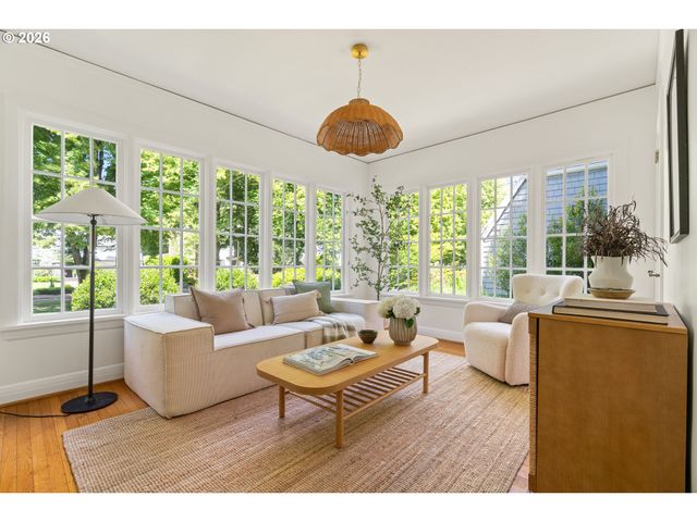 6216 Se REED COLLEGE Pl, Portland, OR 97202