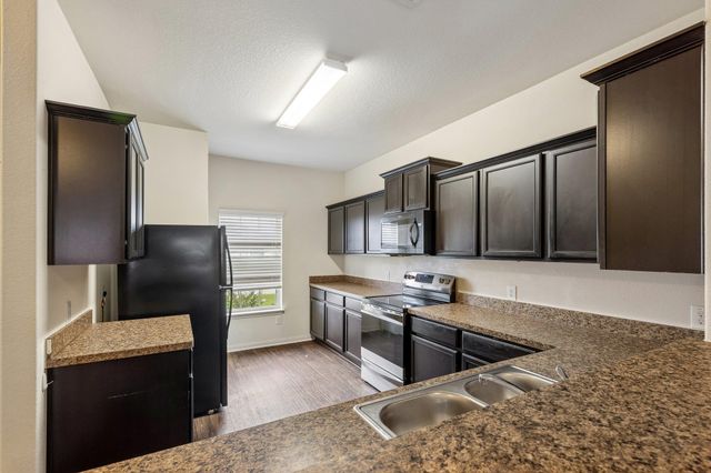 704 Cleary LN, Jarrell, TX 76537