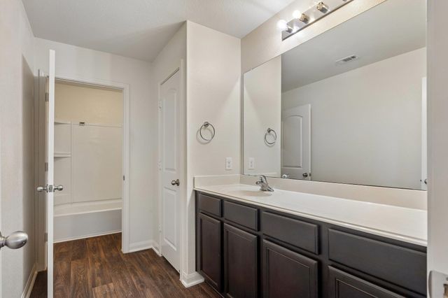 704 Cleary LN, Jarrell, TX 76537