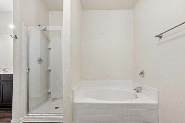 704 Cleary LN, Jarrell, TX 76537