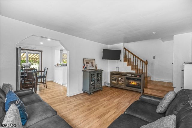 457 W 4Th Ave, Roselle Boro, NJ 07203