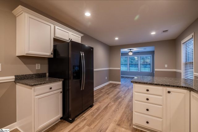 313 Trail Crossing Lane, Inman, SC 29349