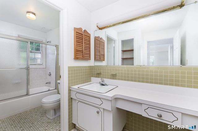1186 Middle Turnpike West B2, Manchester, CT 06040
