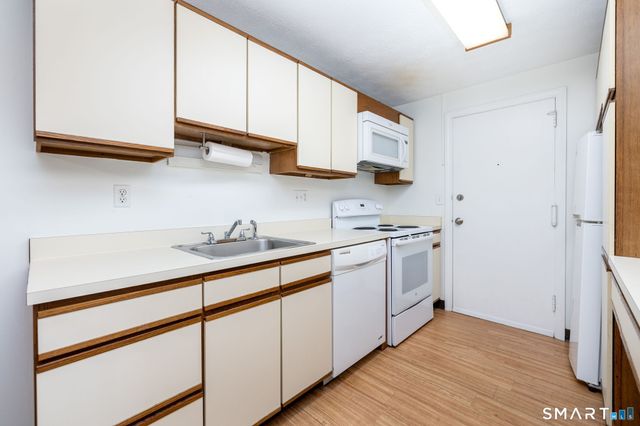 1186 Middle Turnpike West B2, Manchester, CT 06040