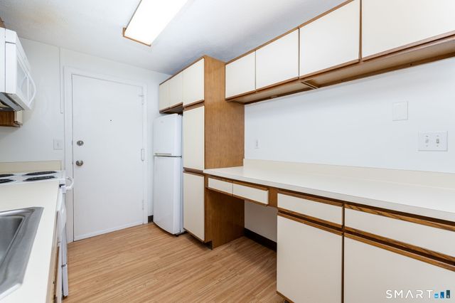1186 Middle Turnpike West B2, Manchester, CT 06040