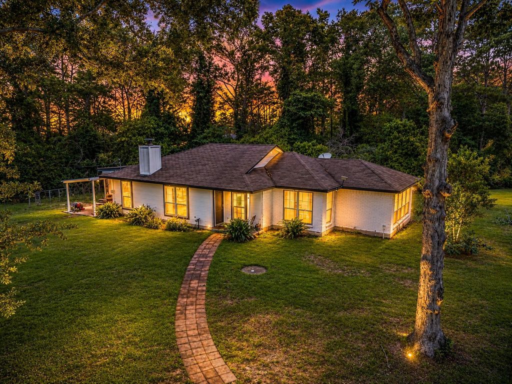 7477 Hidden Acres Drive, Cleveland, TX 77328