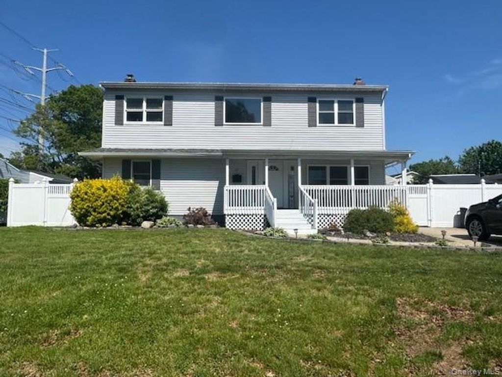 25 Marc Street, Ronkonkoma, NY 11779