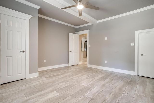 2921 S Jennings Avenue, Fort Worth, TX 76110
