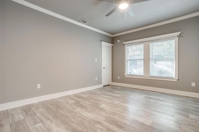 2921 S Jennings Avenue, Fort Worth, TX 76110