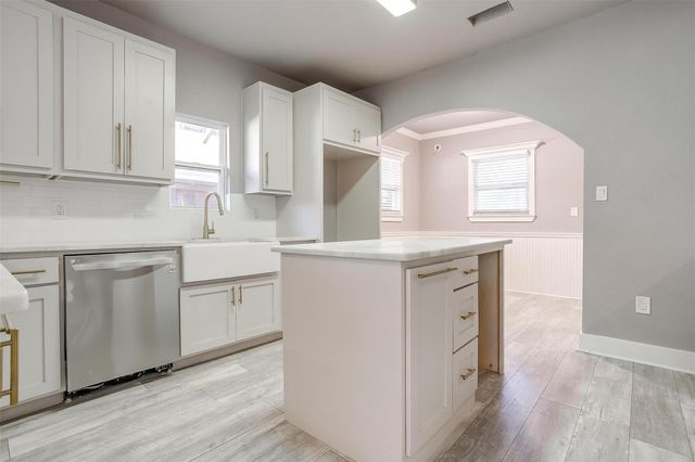 2921 S Jennings Avenue, Fort Worth, TX 76110