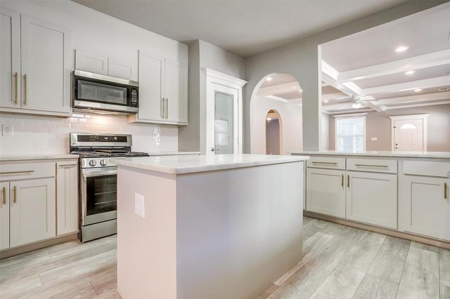 2921 S Jennings Avenue, Fort Worth, TX 76110
