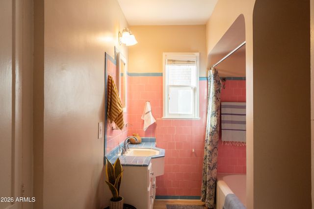 2207 N EDGEMERE Street, Phoenix, AZ 85006