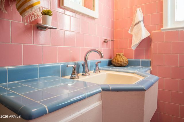 2207 N EDGEMERE Street, Phoenix, AZ 85006