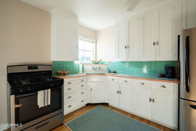 2207 N EDGEMERE Street, Phoenix, AZ 85006