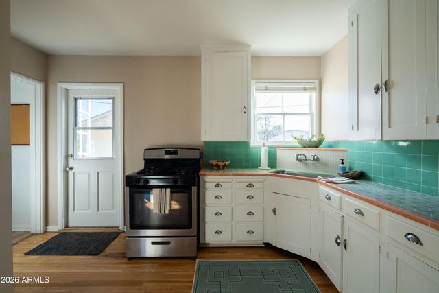 2207 N EDGEMERE Street, Phoenix, AZ 85006