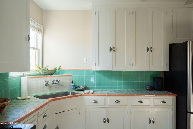 2207 N EDGEMERE Street, Phoenix, AZ 85006