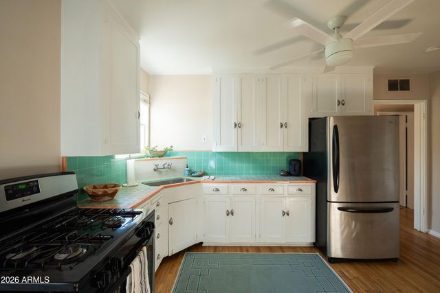 2207 N EDGEMERE Street, Phoenix, AZ 85006