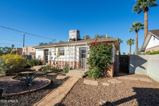 2207 N EDGEMERE Street, Phoenix, AZ 85006