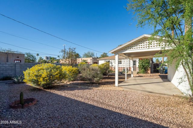 2207 N EDGEMERE Street, Phoenix, AZ 85006