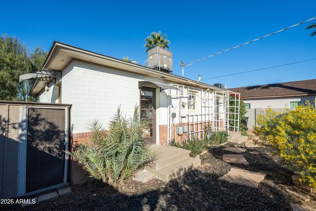 2207 N EDGEMERE Street, Phoenix, AZ 85006