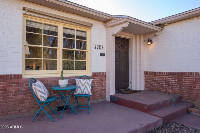 2207 N EDGEMERE Street, Phoenix, AZ 85006