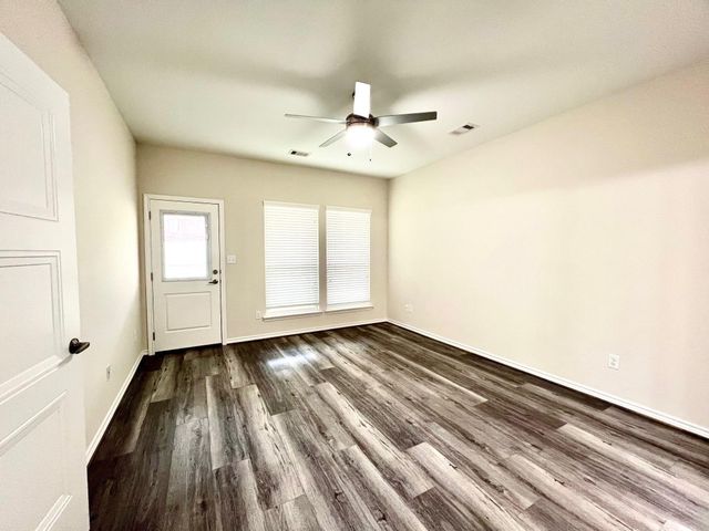 863 B Arbor Pines Ct, Conroe, TX 77303