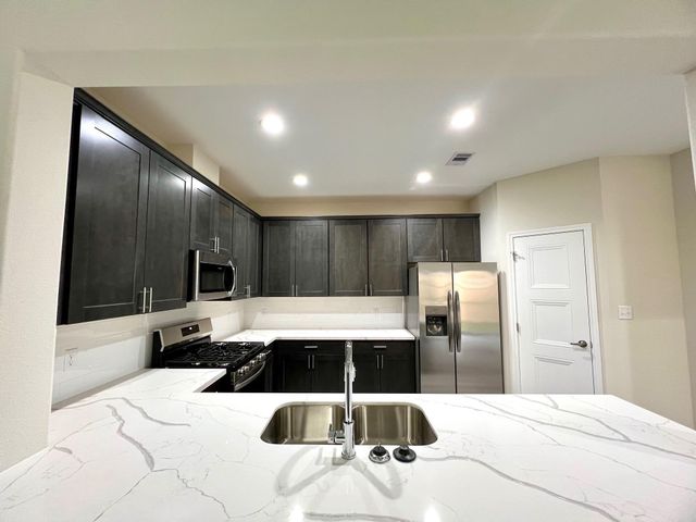 863 B Arbor Pines Ct, Conroe, TX 77303