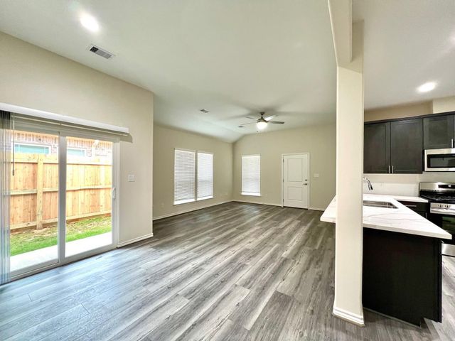 863 B Arbor Pines Ct, Conroe, TX 77303