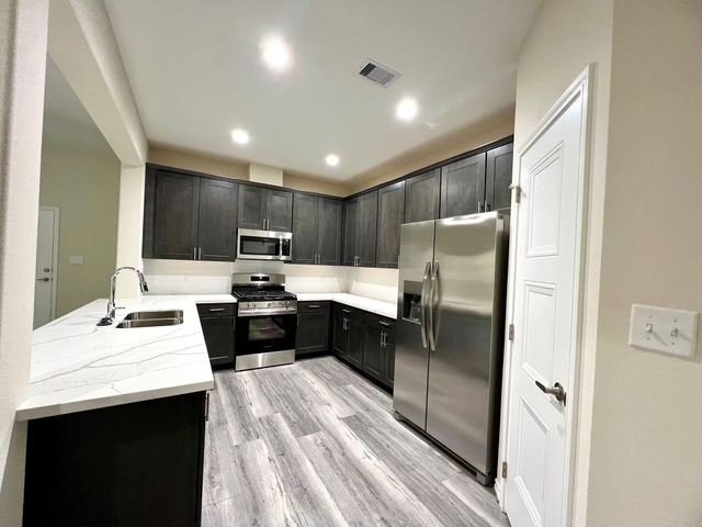 863 B Arbor Pines Ct, Conroe, TX 77303