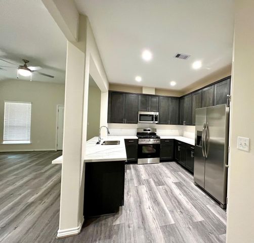 863 B Arbor Pines Ct, Conroe, TX 77303