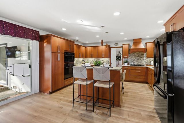 2033 Santa Lucia Way, Carmichael, CA 95608