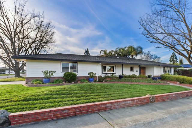 2033 Santa Lucia Way, Carmichael, CA 95608