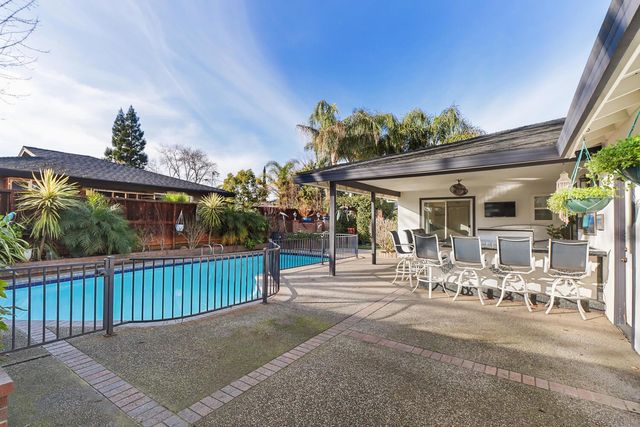 2033 Santa Lucia Way, Carmichael, CA 95608