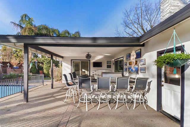 2033 Santa Lucia Way, Carmichael, CA 95608