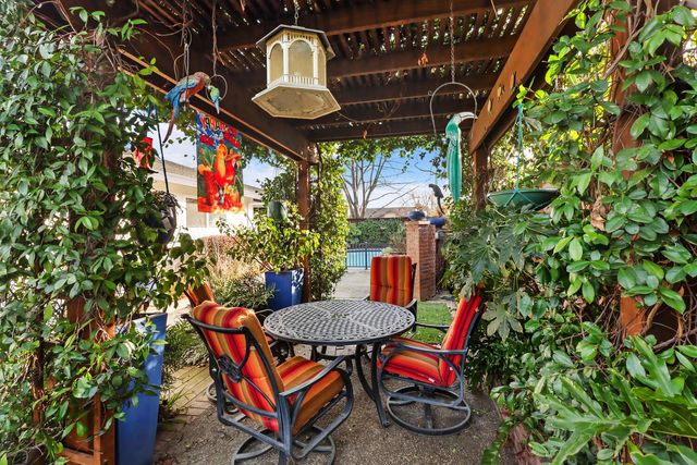 2033 Santa Lucia Way, Carmichael, CA 95608