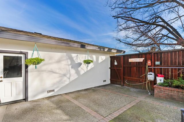 2033 Santa Lucia Way, Carmichael, CA 95608