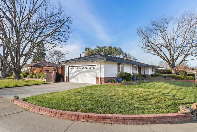 2033 Santa Lucia Way, Carmichael, CA 95608