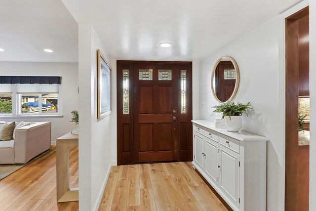 2033 Santa Lucia Way, Carmichael, CA 95608