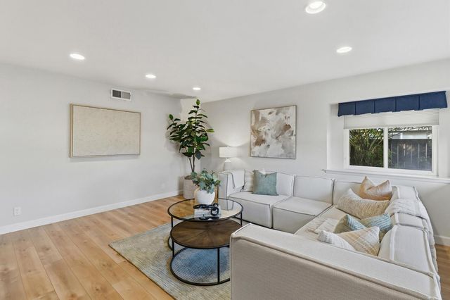 2033 Santa Lucia Way, Carmichael, CA 95608