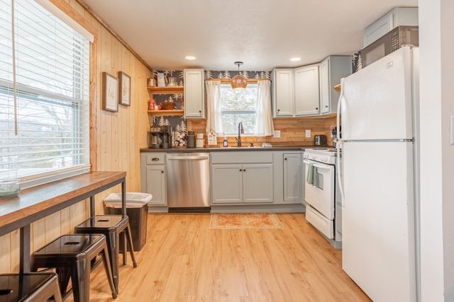 48 Holiday Hideaway Ct Reeds Court, Reeds Spring, MO 65737