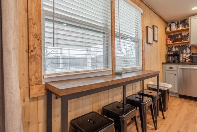 48 Holiday Hideaway Ct Reeds Court, Reeds Spring, MO 65737