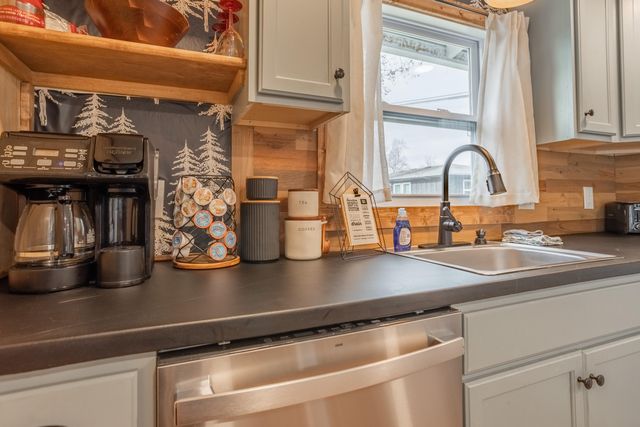 48 Holiday Hideaway Ct Reeds Court, Reeds Spring, MO 65737