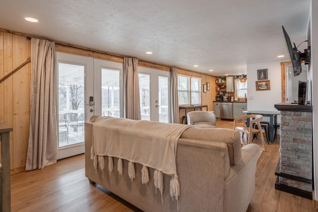 48 Holiday Hideaway Ct Reeds Court, Reeds Spring, MO 65737