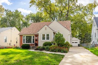 4004 Clinton Avenue, Des Moines, IA 50310