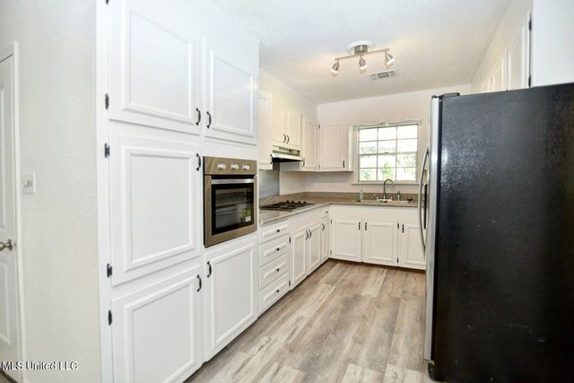 15299 Oakwood Court, Gulfport, MS 39503