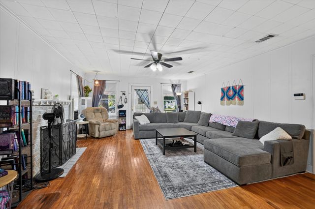 2822 Marigold Avenue, Fort Worth, TX 76111